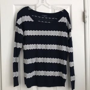 American Eagle Navy and White Sweater S